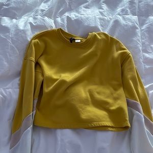 H&M yellow sweater size xs